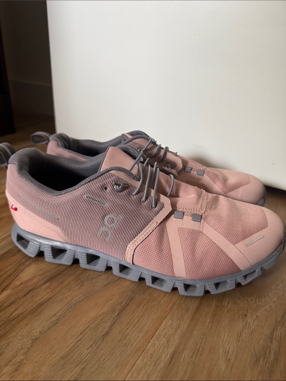 OnCloud Cloud 5 Waterproof Women’s Running Shoes in Pink Size 11